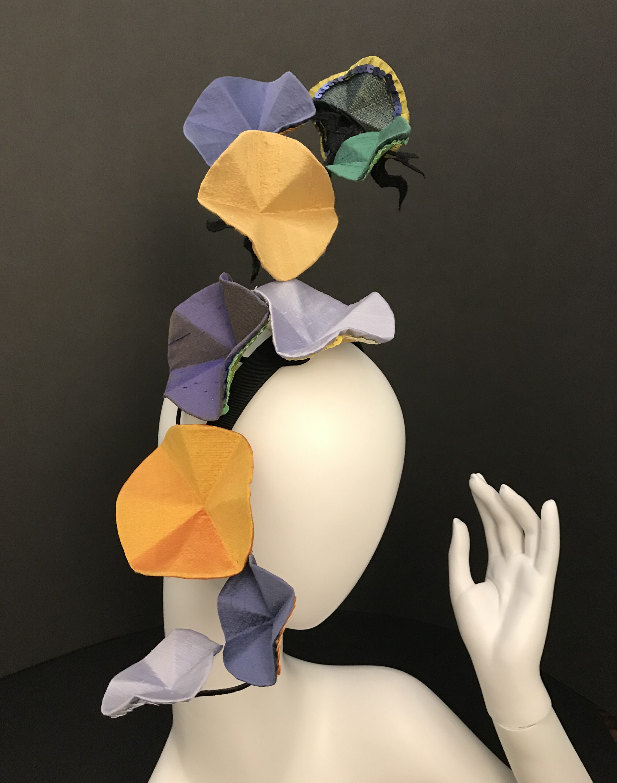 Flower garland – derby fascinator - Image 3