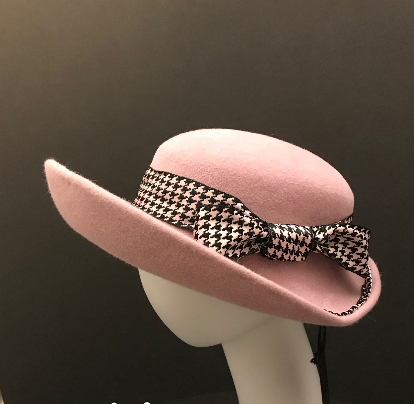 Pink cloche hat - Image 3