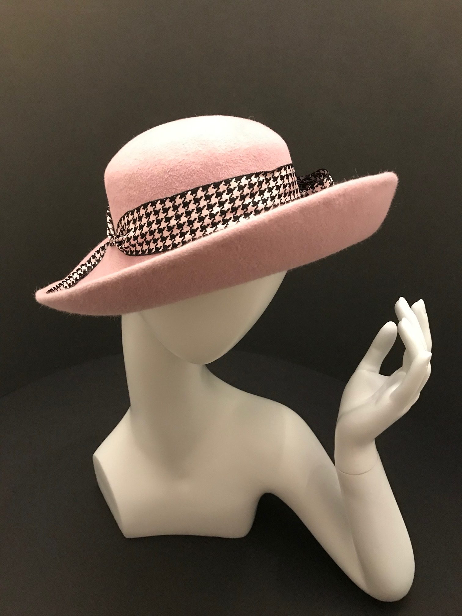 Pink cloche hat - Image 4