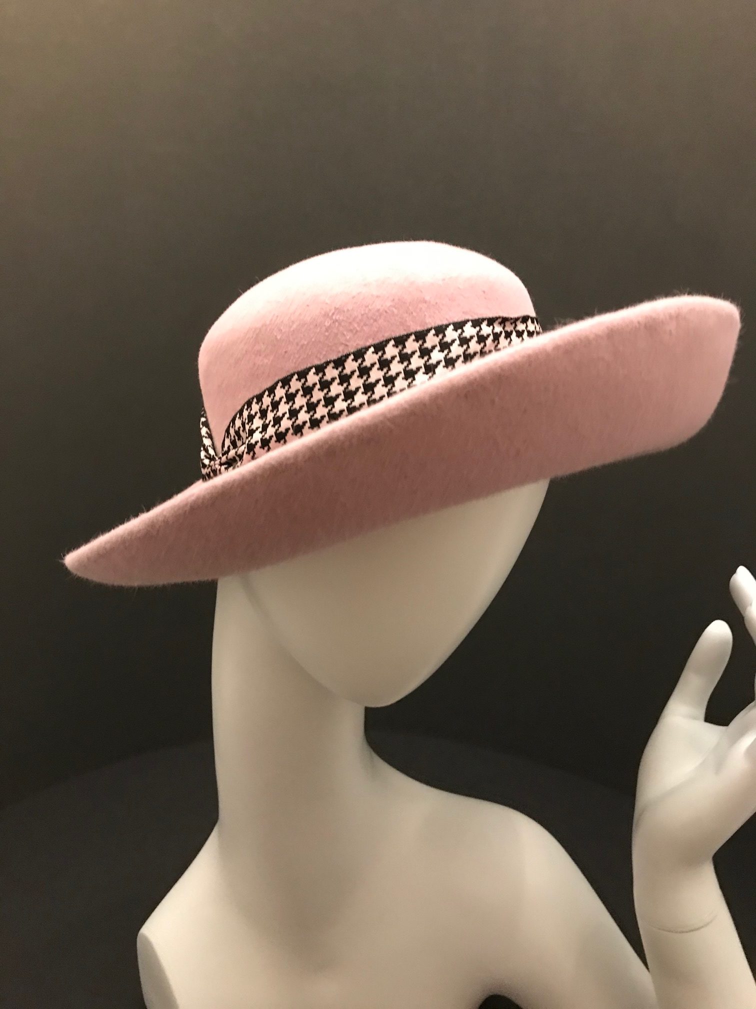 Pink cloche hat - Image 7