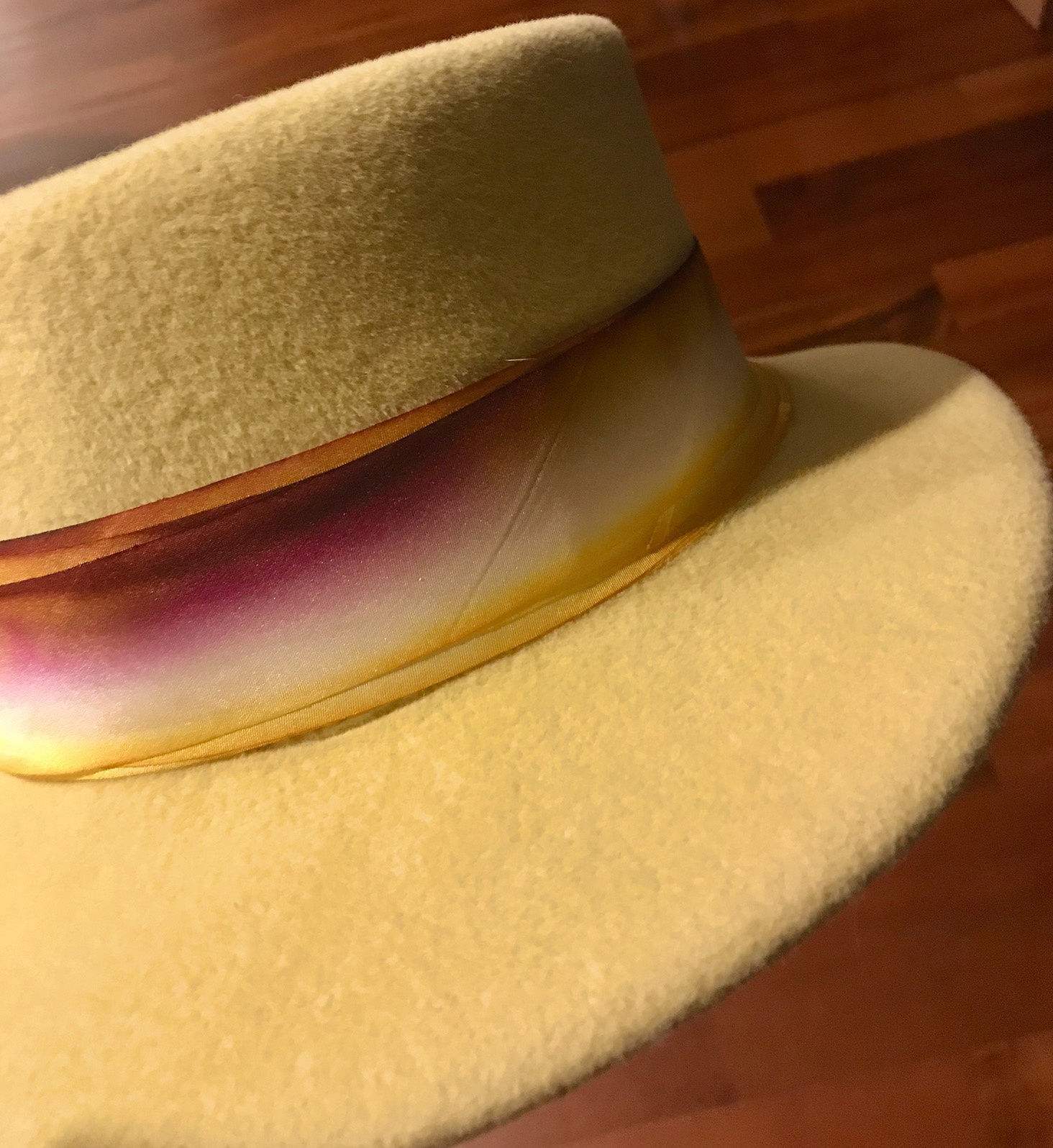 Riding hat in yellow - Image 2