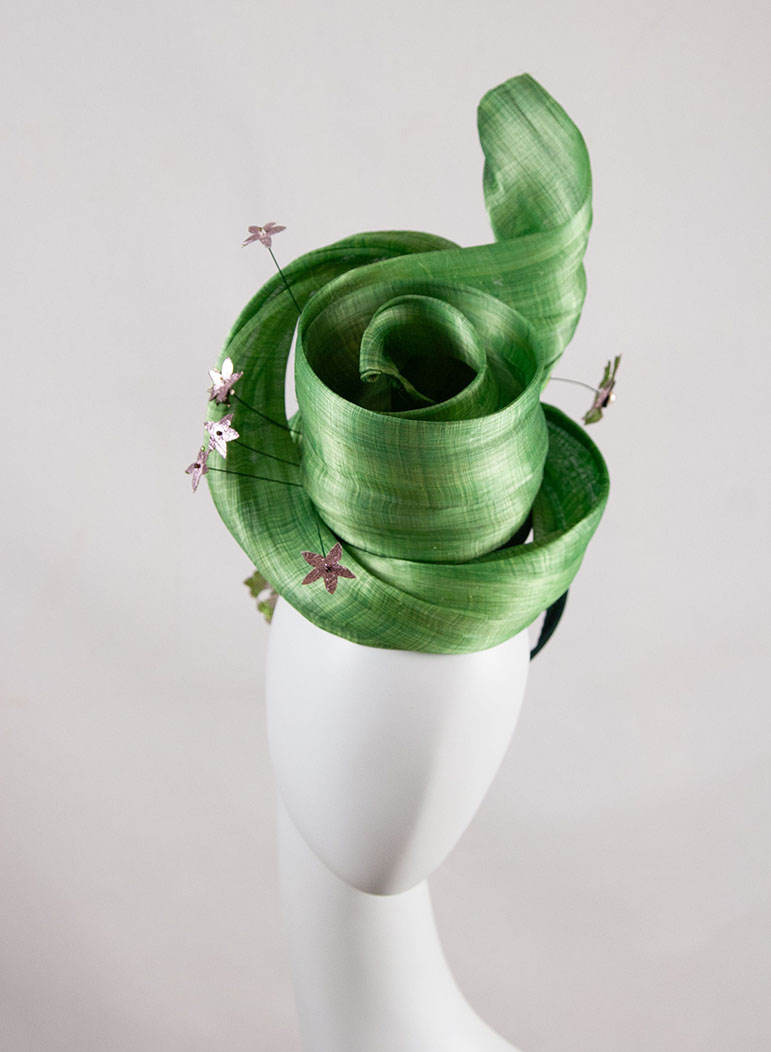 FLUID – Light green derby top-hat fascinator