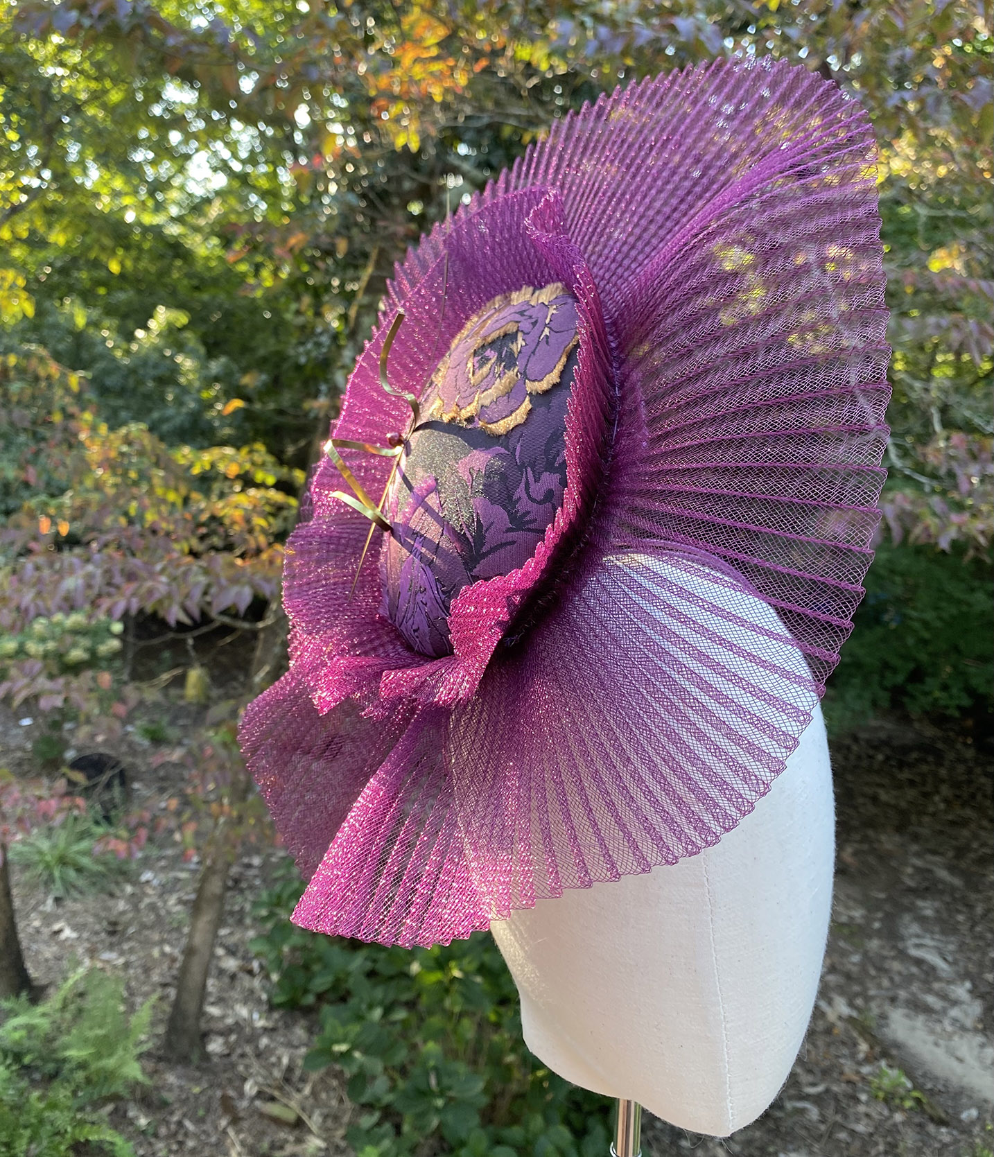 Mulberry and gold brocade derby fascinator - Image 4