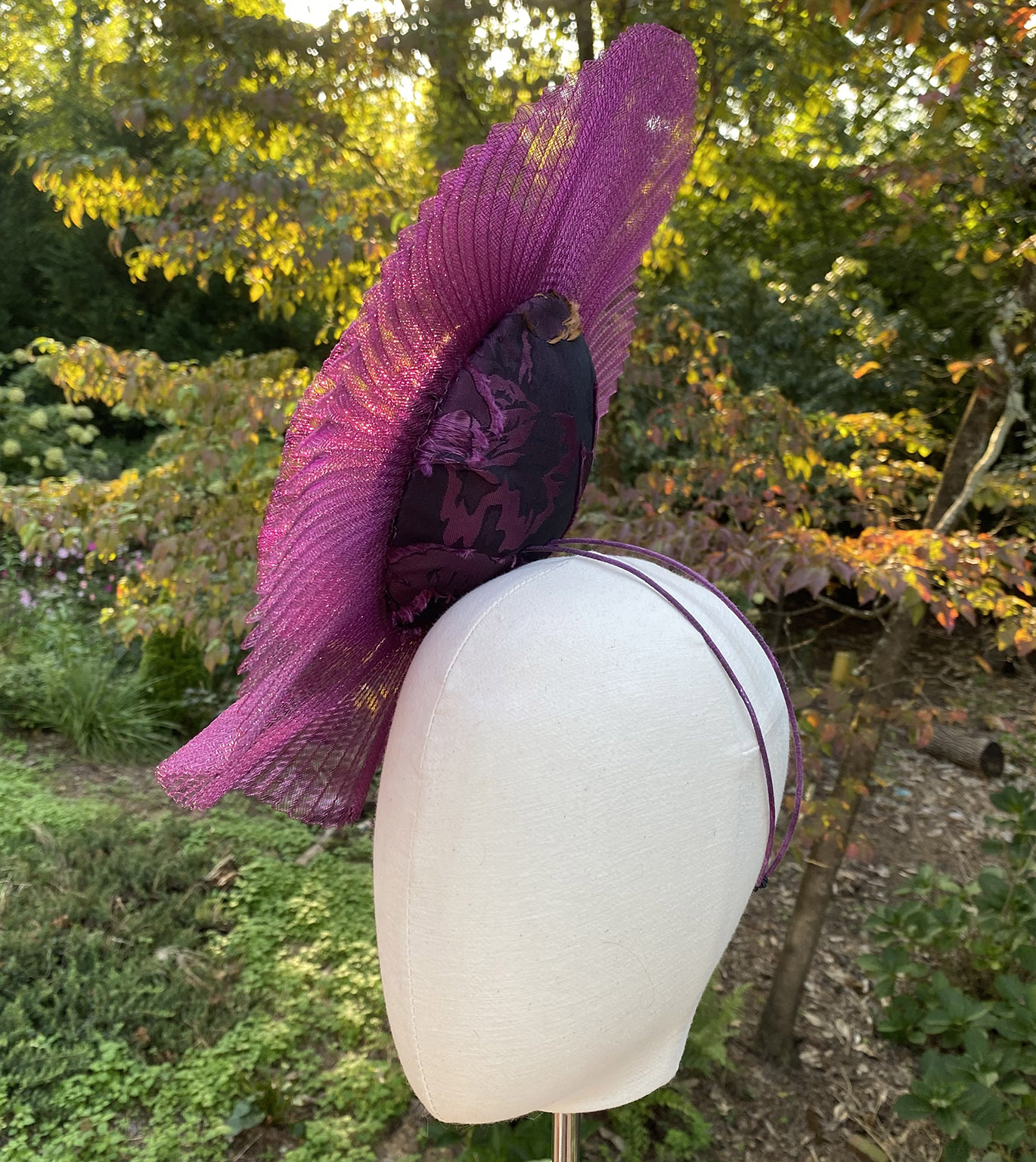Mulberry and gold brocade derby fascinator - Image 8