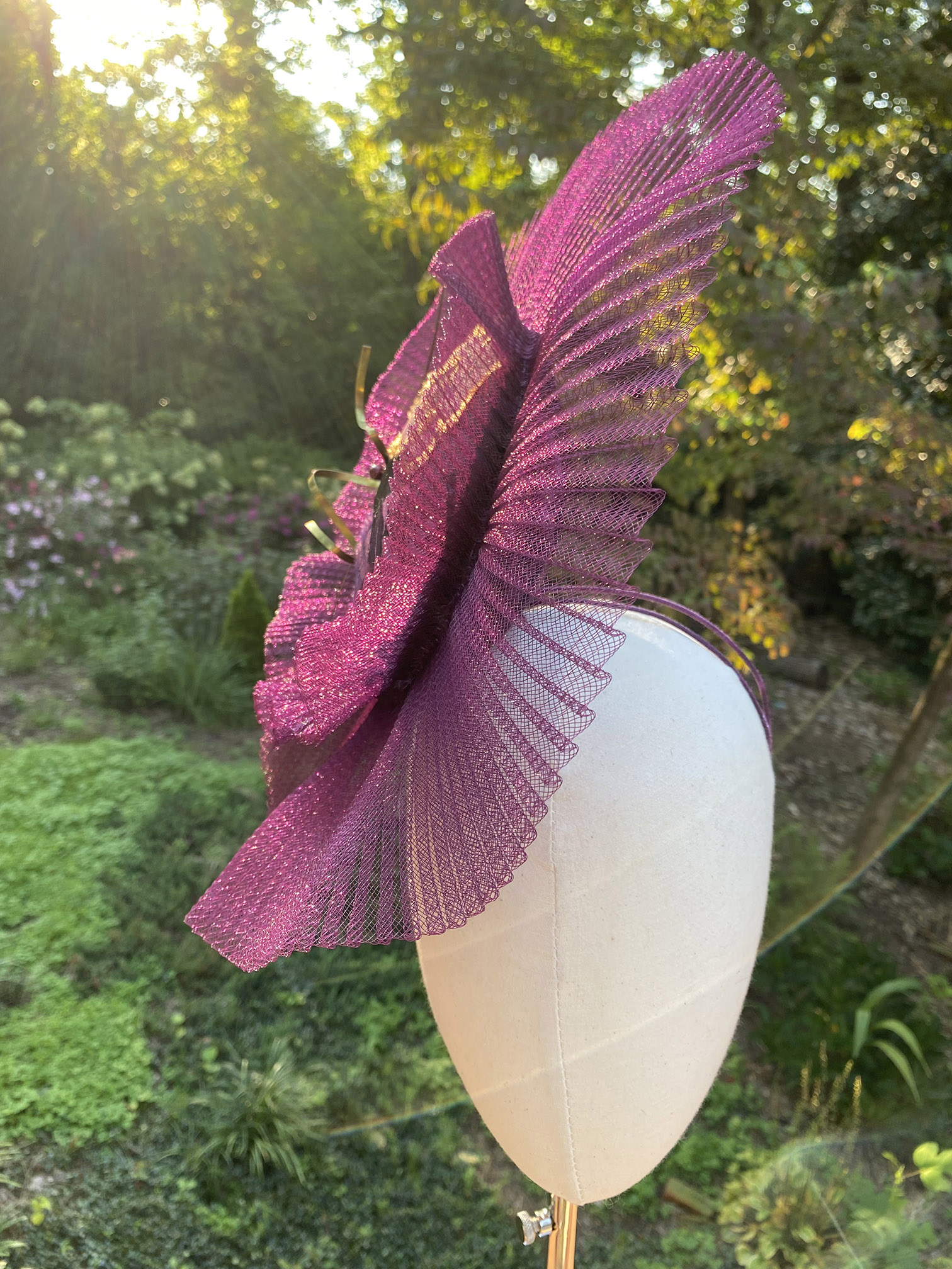 Mulberry and gold brocade derby fascinator - Image 5
