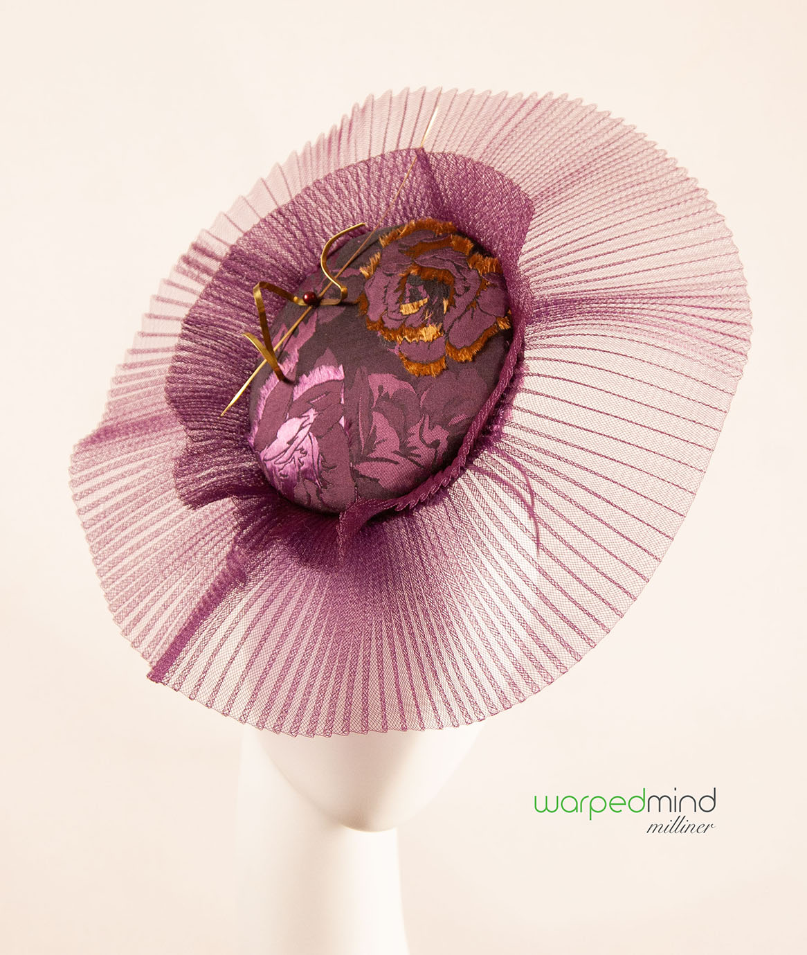 Mulberry and gold brocade derby fascinator - Image 9