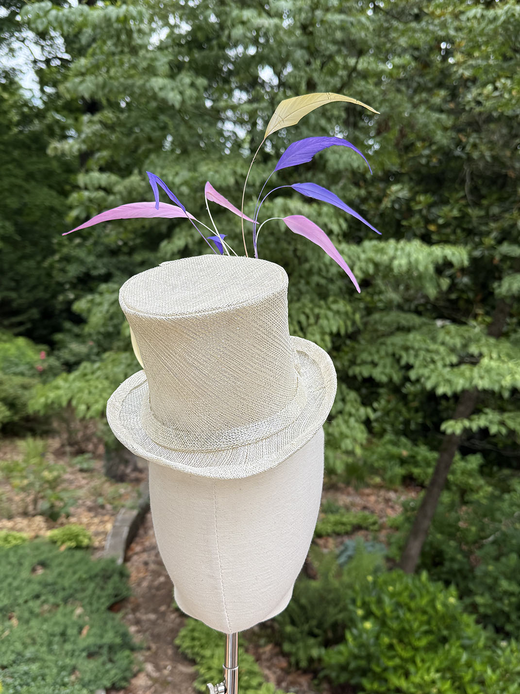 Top hat fascinator in silver cream - Image 2